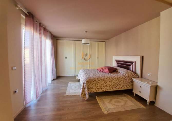 Shtepi ne shitje Vila Luksoze ne Tirane, 5+1, Mobilimi Pjeserisht e mobiluar, Pagesa 1,100,000  Euro.