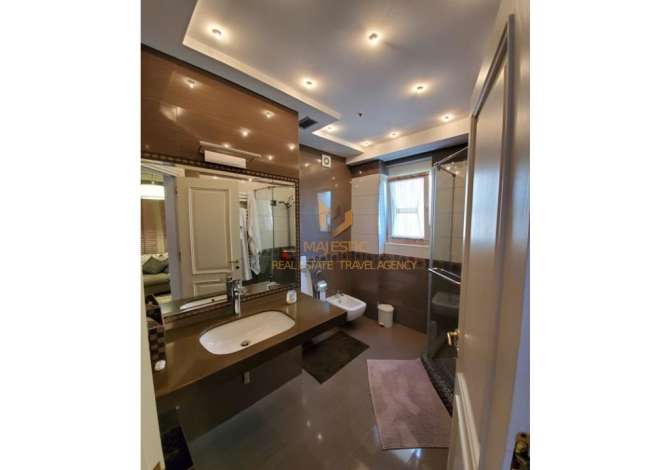 Shtepi ne shitje Vila Luksoze ne Tirane, 5+1, Mobilimi Pjeserisht e mobiluar, Pagesa 1,100,000  Euro.