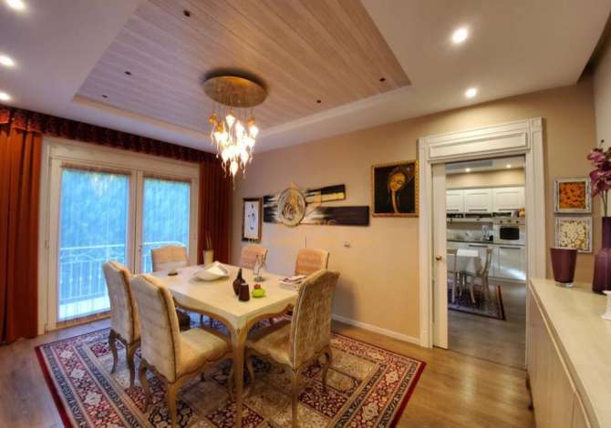 Shtepi ne shitje Vila Luksoze ne Tirane, 5+1, Mobilimi Pjeserisht e mobiluar, Pagesa 1,100,000  Euro.