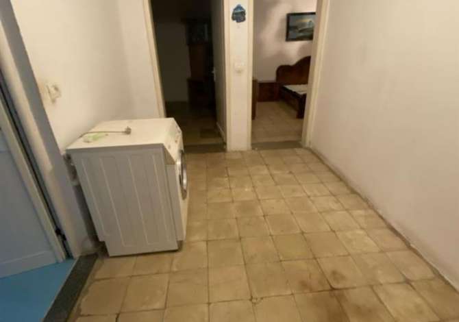 Shtepi ne shitje Apartament ne Tirane, 1+1, Mobilimi Pjeserisht e mobiluar, Pagesa 60,000  Euro.
