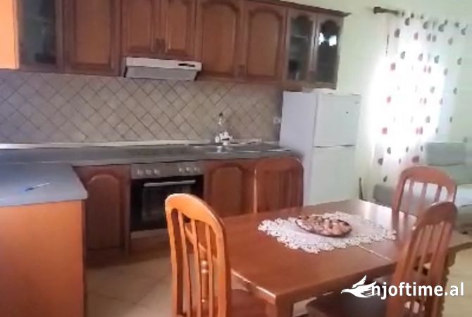 Shtepi me qera 2+1 ne Tirane - 40,000 Leke