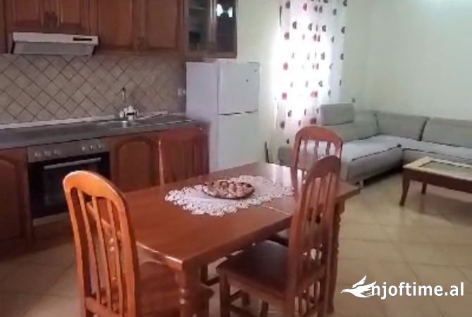 Shtepi me qera 2+1 ne Tirane - 40,000 Leke