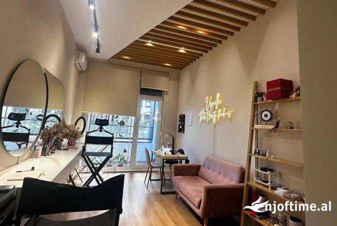 Jepet super ambjent biznesi me qera , per estetik i mobiluar ose bosh