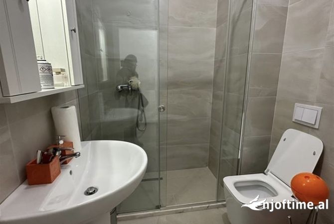 Ambient biznesi me qera 3+1 ne Tirane - 450 Euro