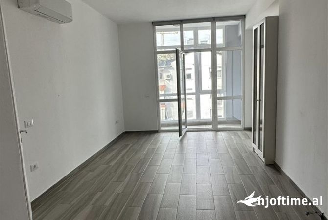 Ambient biznesi me qera 3+1 ne Tirane - 450 Euro
