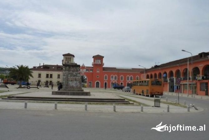Ambient biznesi me qera 3+1 ne Tirane - 2,700 Euro