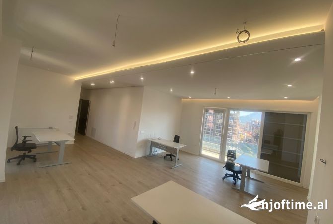 Ambient biznesi me qera 3+1 ne Tirane - 160,000 Leke