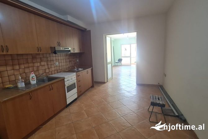Shtepi me qera 2+1 ne Tirane - 42,000 Leke