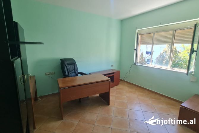 Shtepi me qera 2+1 ne Tirane - 42,000 Leke