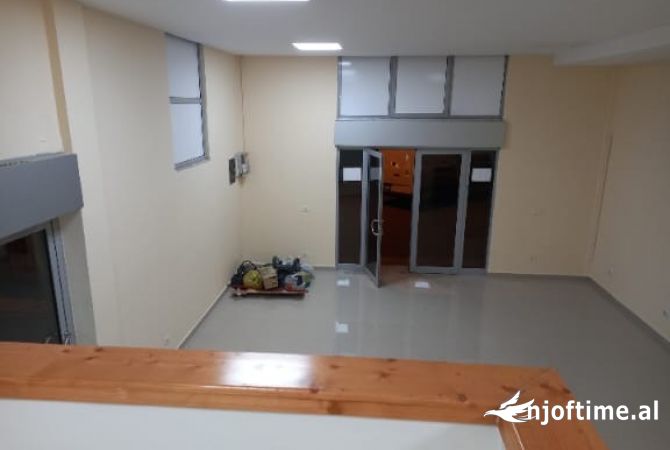 Ambient biznesi me qera 1+1 ne Tirane - 70,000 Leke