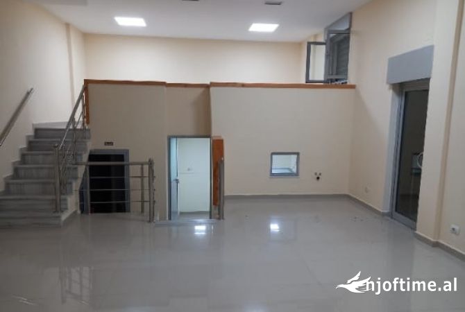 Ambient biznesi me qera 1+1 ne Tirane - 70,000 Leke