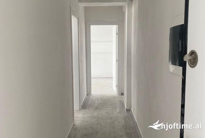 Shtepi me qera 2+1 ne Tirane - 400 Euro