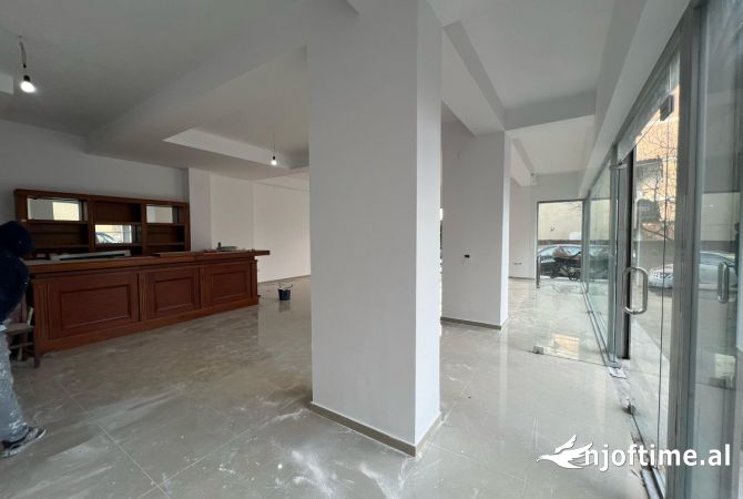 Ambient biznesi me qera 1+1 ne Tirane - 1,000 Euro