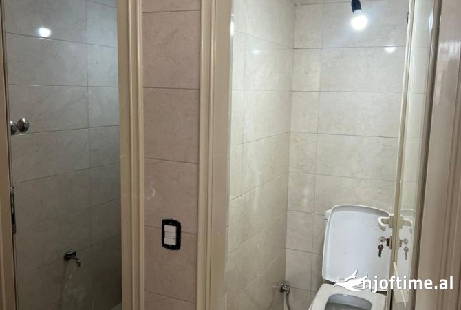 Jepet dyqan 112 m2 me qera ne Astir , ne pallat ne kend me vizualitet total nga rruga 