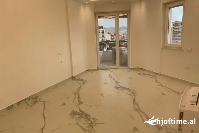 Ambient biznesi me qera 3+1 ne Tirane - 1,000 Euro