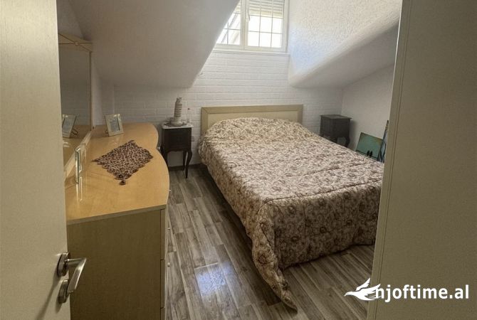 Shtepi me qera 2+1 ne Tirane - 800 Euro
