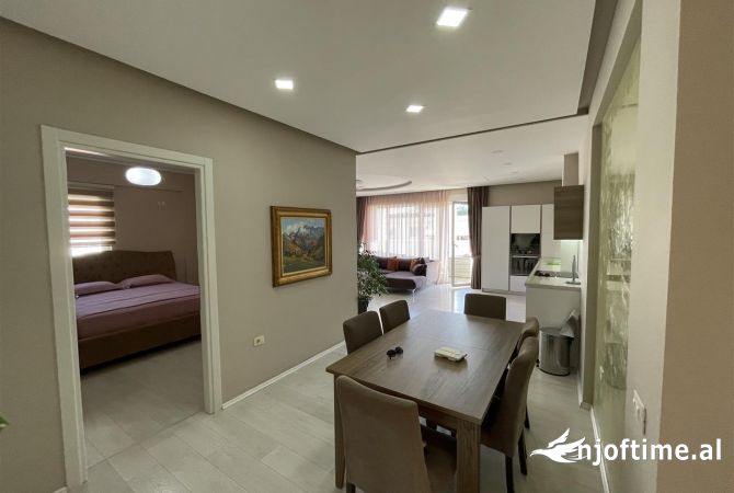 Shtepi me qera 3+1 ne Tirane - 1,300 Euro