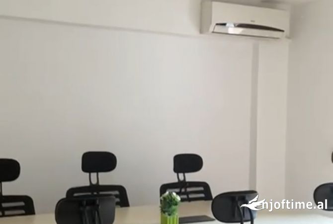 Ambient biznesi me qera 3+1 ne Tirane - 1,000 Euro