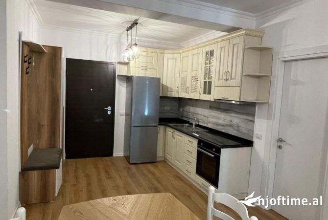 Shtepi me qera 2+1 ne Tirane - 800 Euro
