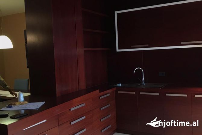 Shtepi me qera 3+1 ne Tirane - 1,200 Euro