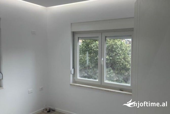 Ambient biznesi me qera 3+1 ne Tirane - 800 Euro