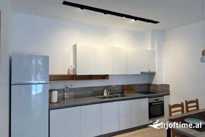 Shtepi me qera 2+1 ne Tirane - 45,000 Leke