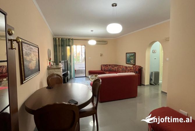 Shtepi me qera 2+1 ne Tirane - 70,000 Leke
