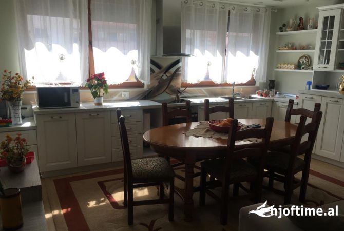 Shtepi ne shitje 3+1 ne Tirane - 260,000 Euro