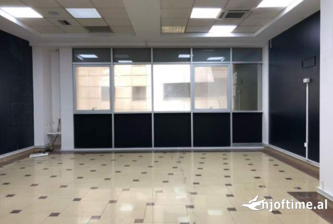 Ambient biznesi me qera 3+1 ne Tirane - 900 Euro