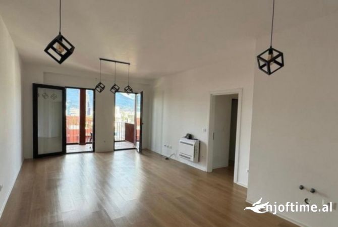 Ambient biznesi me qera 3+1 ne Tirane - 1,500 Euro