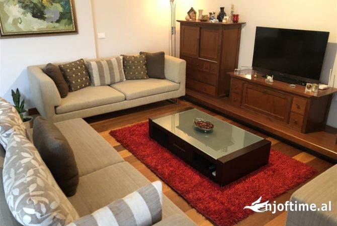 Shtepi me qera 3+1 ne Tirane - 1,100 Euro