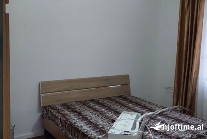 Jepet super ambjent 120 m2 ne rr Myslym Shyri , rruge kryesore , me pamje nga rruga 