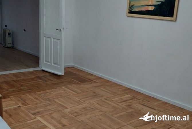 Ambient biznesi me qera 3+1 ne Tirane - 1,000 Euro