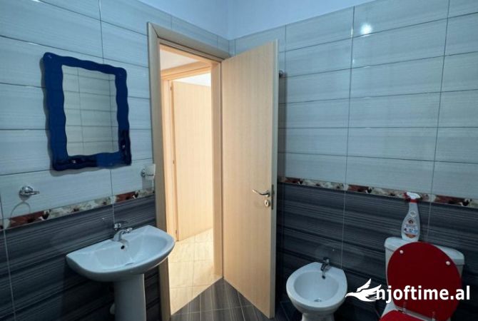 Shtepi me qera 2+1 ne Tirane - 450 Euro