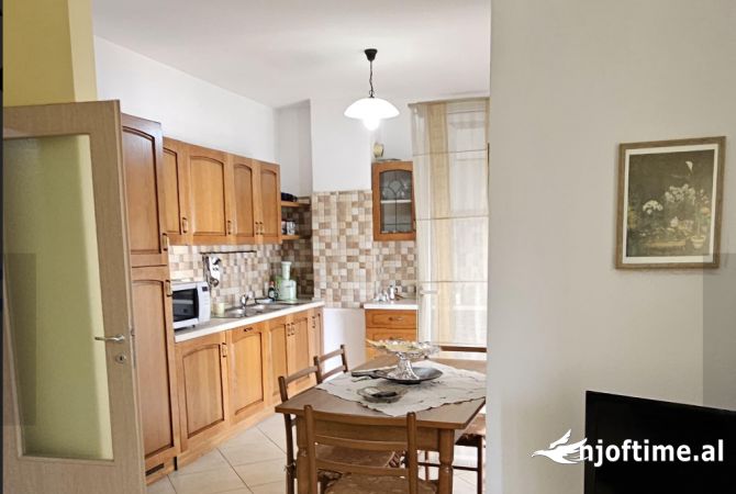 Shtepi me qera Apartament ne Tirane, 2+1, Mobilimi E mobiluar, Pagesa 600  Euro.