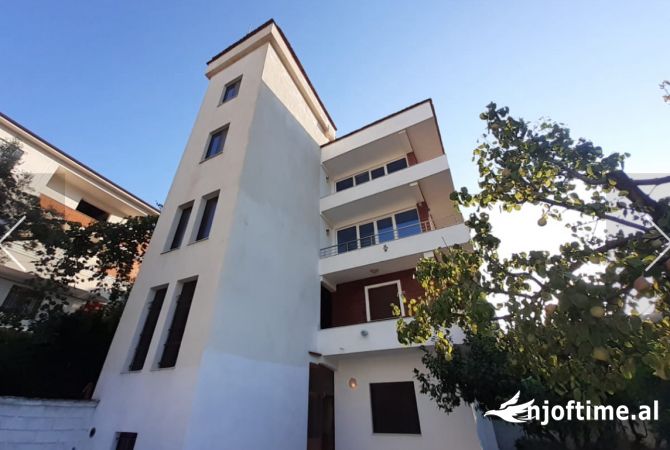 Shtepi ne shitje 7+1 ne Durres - 450,000 Euro