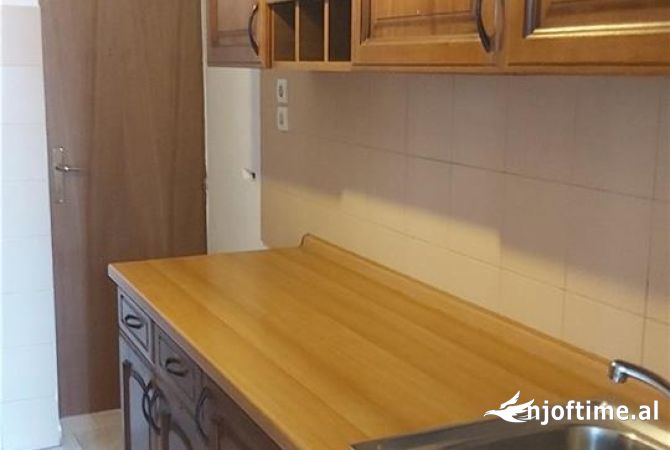 Shtepi me qera 2+1 ne Tirane - 40,000 Leke