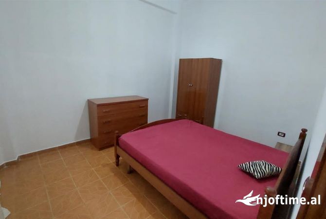 Shtepi me qera Shtepi Private ne Tirane, 1+1, Mobilimi E mobiluar, Pagesa 30,000  Leke.