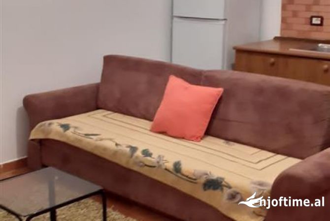 Shtepi me qera Shtepi Private ne Tirane, 1+1, Mobilimi E mobiluar, Pagesa 30,000  Leke.