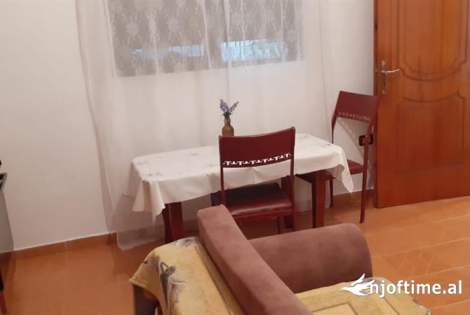 Shtepi me qera Shtepi Private ne Tirane, 1+1, Mobilimi E mobiluar, Pagesa 30,000  Leke.