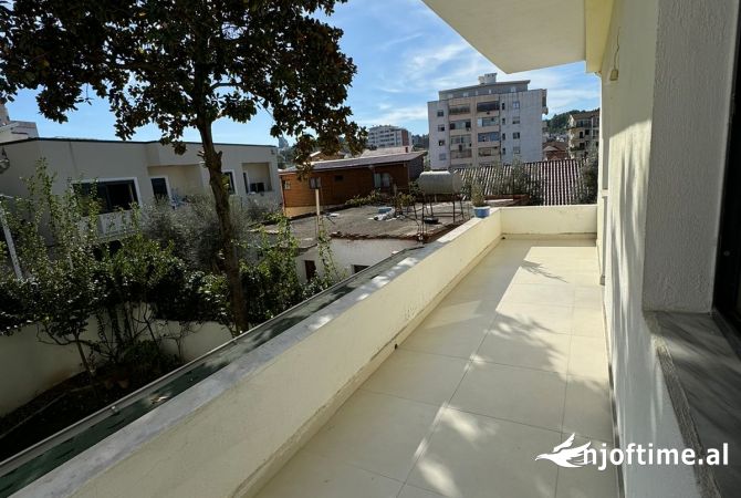 Shtepi me qera Shtepi Private ne Tirane, 3+1, Mobilimi E mobiluar, Pagesa 55,000  Leke.