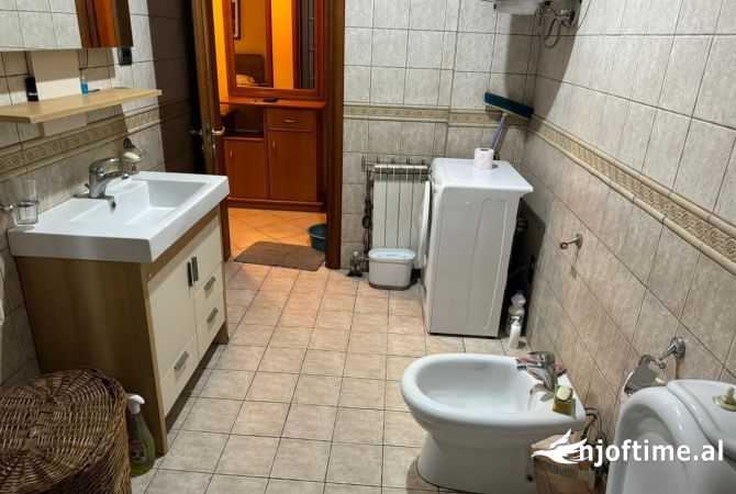 Shtepi me qera Apartament ne Tirane, 2+1, Mobilimi E mobiluar, Pagesa 600  Euro.