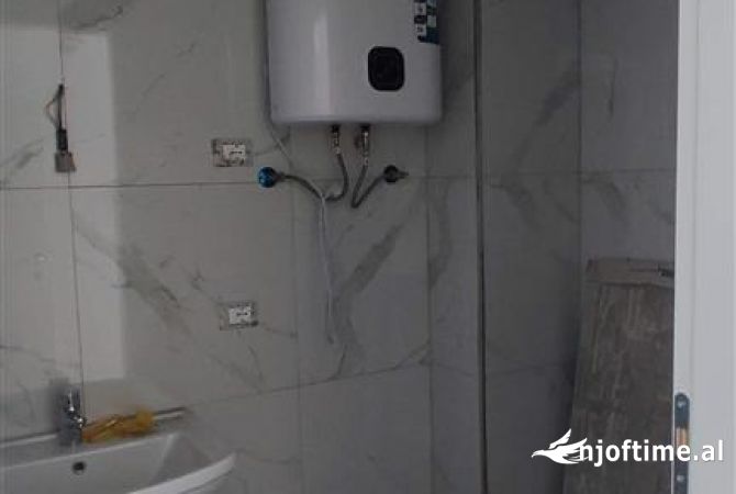 Jepet apartament 2+1+2+parkim+ adm t paguar tek Lake View