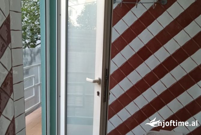Shtepi me qera Apartament ne Tirane, 2+1, Mobilimi E mobiluar, Pagesa 750  Euro.