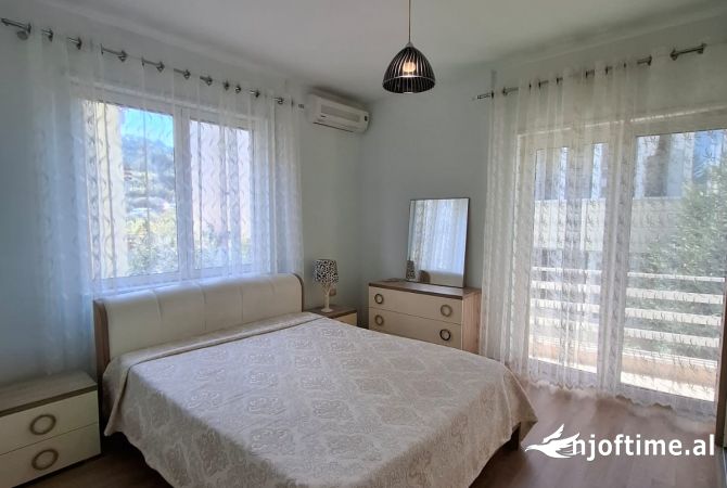 Shtepi me qera Apartament ne Tirane, 2+1, Mobilimi E mobiluar, Pagesa 800  Euro.