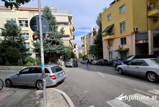 Shtepi me qera Apartament ne Tirane, 2+1, Mobilimi E mobiluar, Pagesa 800  Euro.