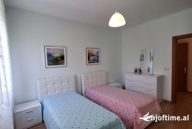 Shtepi me qera Apartament ne Tirane, 2+1, Mobilimi E mobiluar, Pagesa 800  Euro.