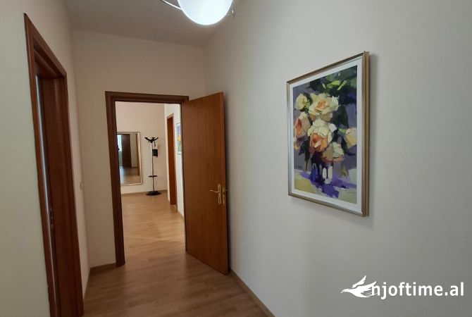 Shtepi me qera Apartament ne Tirane, 2+1, Mobilimi E mobiluar, Pagesa 800  Euro.