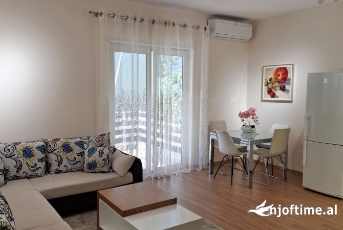 Shtepi me qera 2+1 ne Tirane - 800 Euro