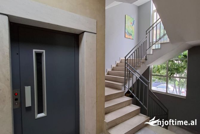 Shtepi me qera Apartament ne Tirane, 2+1, Mobilimi E mobiluar, Pagesa 800  Euro.